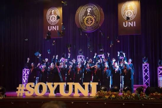 Ceremonia de graduación UNI